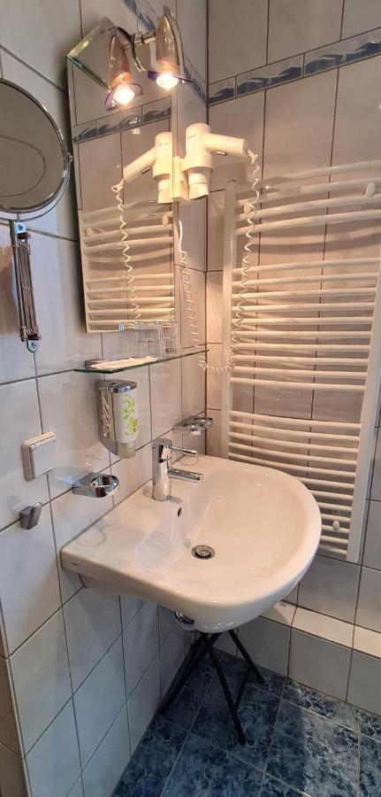 Hotel Prox Арнщат Екстериор снимка