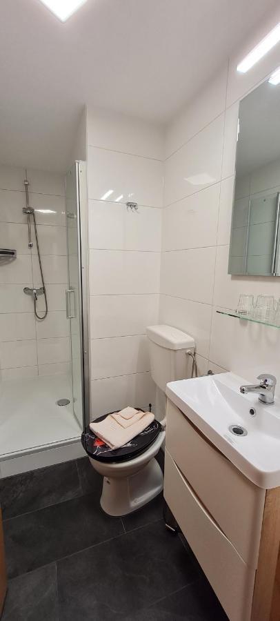 Hotel Prox Арнщат Екстериор снимка